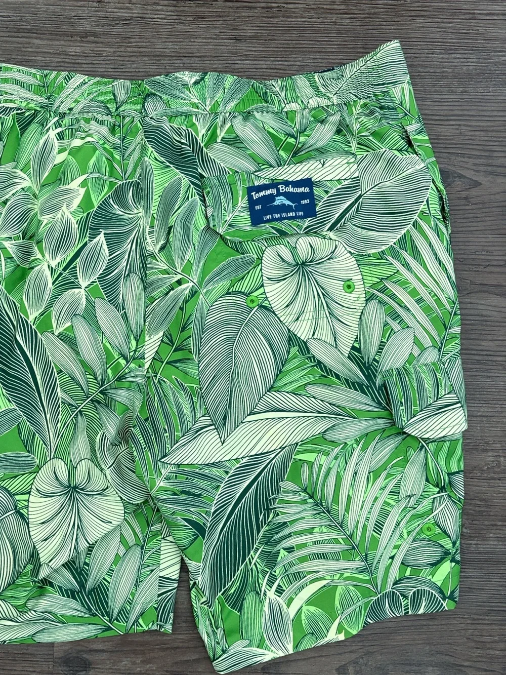 TOMMY BAHAMA TROPICAL GREEN LEAF SWIM SHORTS 9” MENS LARGE